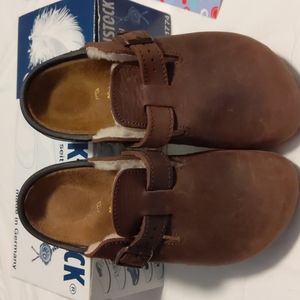 Footprints by Birkenstock Sherpa lined clog. Dark brown. Size 6. (#10)